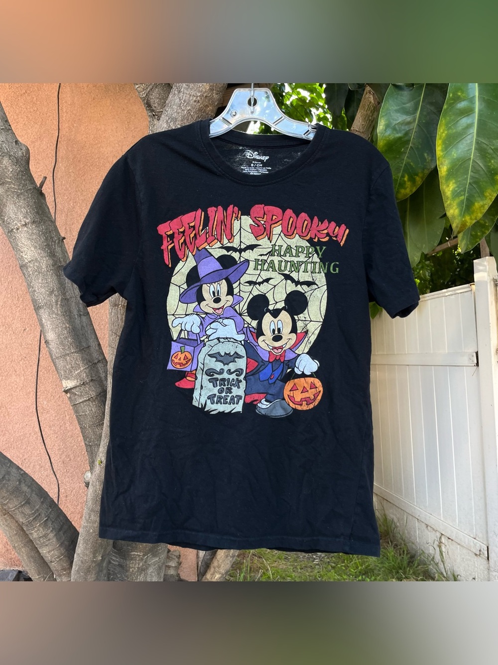 Disney "Feelin' Spooky" Halloween Graphic Tee in Black 🎃.